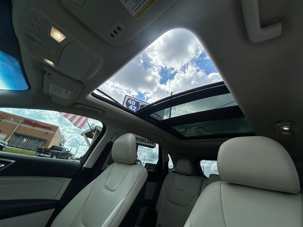 Used 2017 Ford Edge Titanium w/ Equipment Group 301A FWD image 33