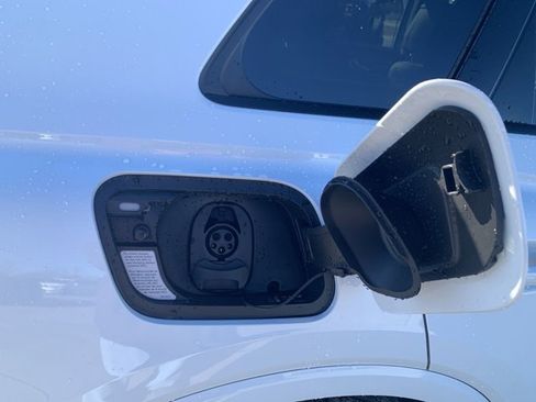 Used 2023 Audi Q4 e-tron Premium Plus w/ Premium Plus image 22