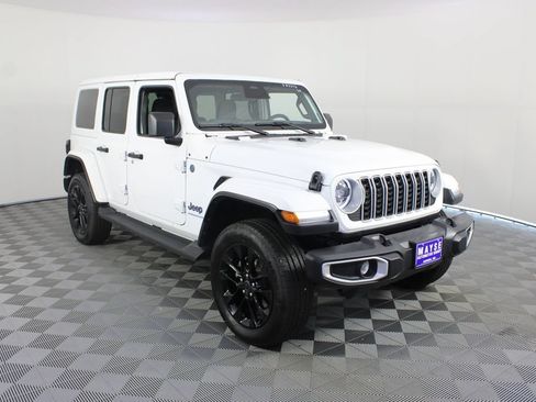 Used 2025 Jeep Wrangler Unlimited Sahara AWD/4WD image 24