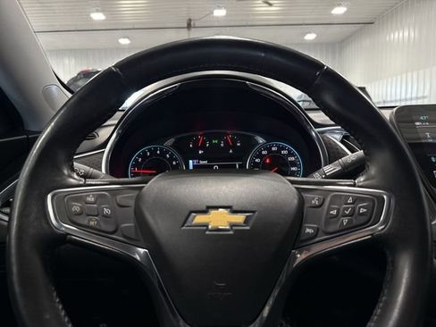 Used 2017 Chevrolet Malibu LT FWD image 19