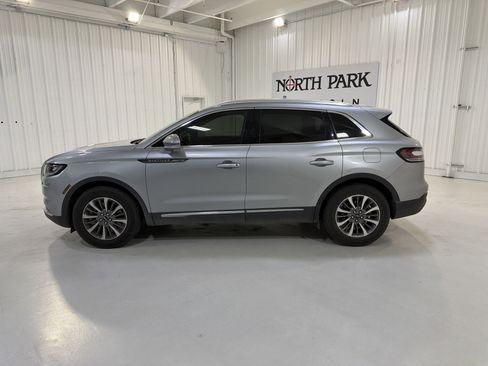 Used 2022 Lincoln Nautilus FWD w/ Premium Package image 2