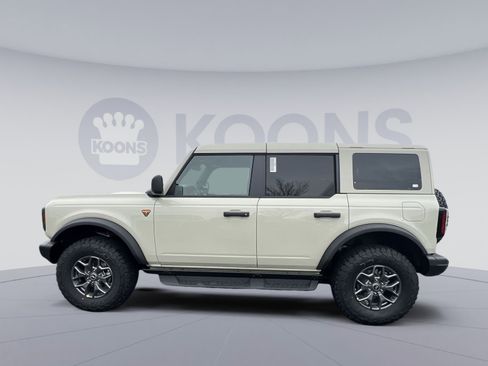 New 2025 Ford Bronco Badlands image 2