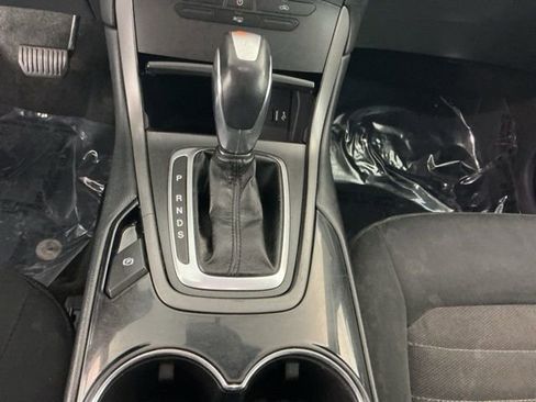 Used 2017 Ford Edge SE image 19