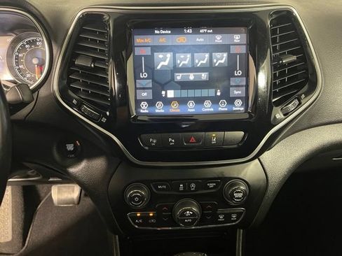 Certified 2019 Jeep Cherokee Limited w/ Luxury Group AWD/4WD image 22