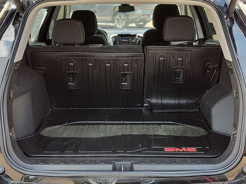 Used 2022 GMC Terrain SLE w/ Driver Convenience Package FWD image 11