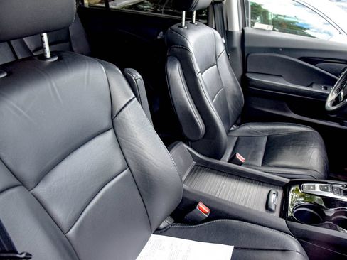 Used 2018 Honda Pilot Touring image 10
