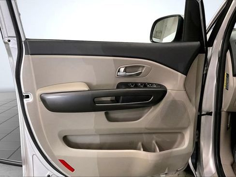 Used 2019 Kia Sedona LX FWD image 23