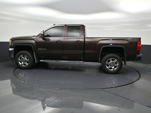 Used 2016 GMC Sierra 2500 SLE w/ SLE Preferred Package AWD/4WD image 2