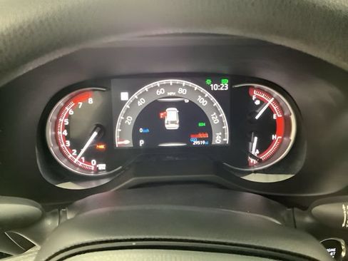 Used 2025 Toyota RAV4 XLE AWD/4WD image 8