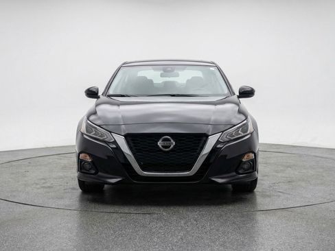 Used 2025 Nissan Altima 2.5 SV image 2