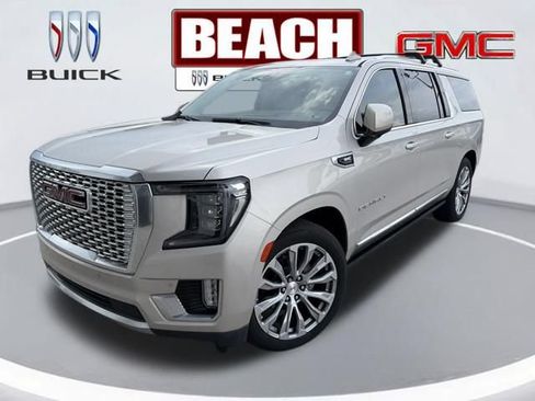 Used 2022 GMC Yukon XL Denali w/ Denali Ultimate Package AWD/4WD image 4