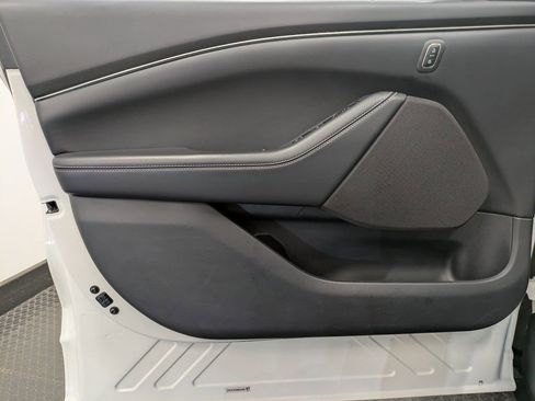 Used 2022 Ford Mustang Mach-E Select image 8