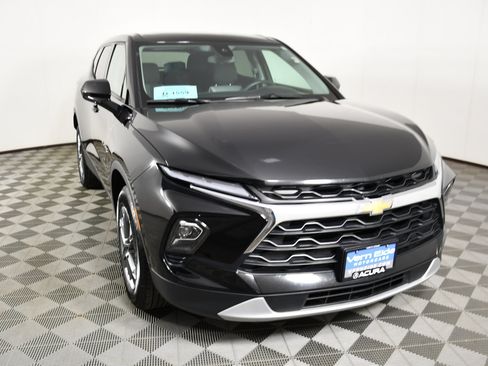 Used 2025 Chevrolet Blazer LT AWD/4WD image 3