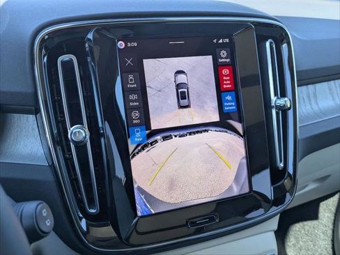 New 2026 Volvo XC40 B5 Plus w/ Protection Package Premier image 10