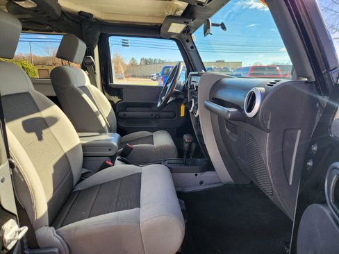 Used 2010 Jeep Wrangler Sahara w/ Dual Top Group image 28