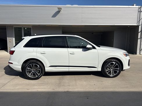 Certified 2025 Audi Q7 2.0T Premium w/ Convenience Plus Package image 4