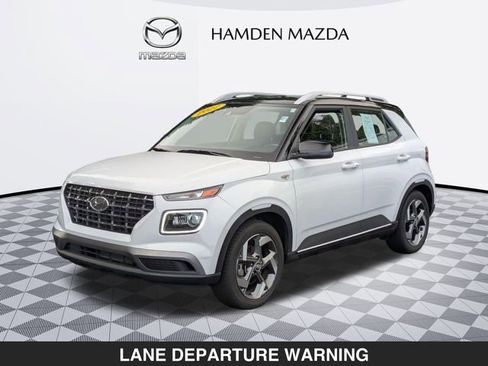 Used 2022 Hyundai Venue Limited w/ Cargo Package image 8