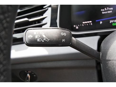 Used 2025 Volkswagen Jetta SE w/ Sunroof Package FWD image 17