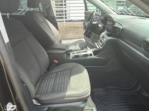 Used 2021 Ford Explorer XLT AWD/4WD image 25