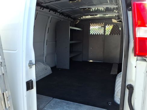 Used 2021 Chevrolet Express 3500 w/ Driver Convenience Package RWD image 7