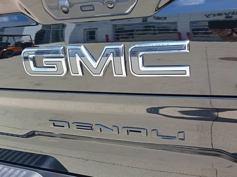Certified 2026 GMC Sierra 1500 Denali Ultimate w/ LPO, Black Badging Package AWD/4WD image 37