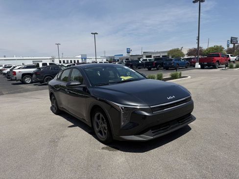 Used 2025 Kia K4 FWD image 1