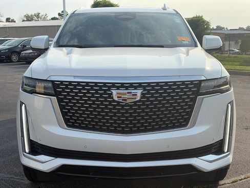 Used 2021 Cadillac Escalade ESV Premium Luxury AWD/4WD image 2
