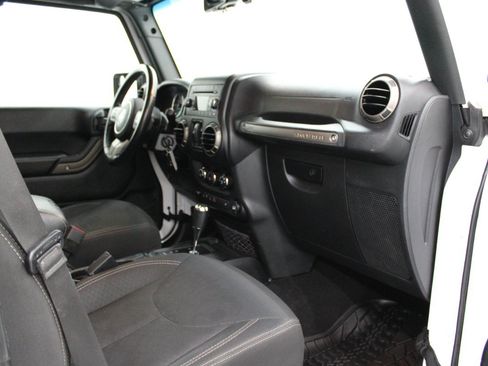 Used 2018 Jeep Wrangler Unlimited Sport AWD/4WD image 11