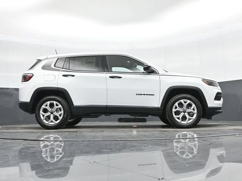 Used 2025 Jeep Compass Sport w/ Mopar Graphics Package AWD/4WD image 40