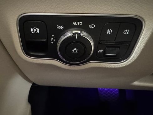 Used 2025 Mercedes-Benz GLB 250 image 10
