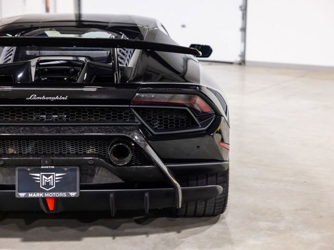 Used 2018 Lamborghini Huracan Performante image 13