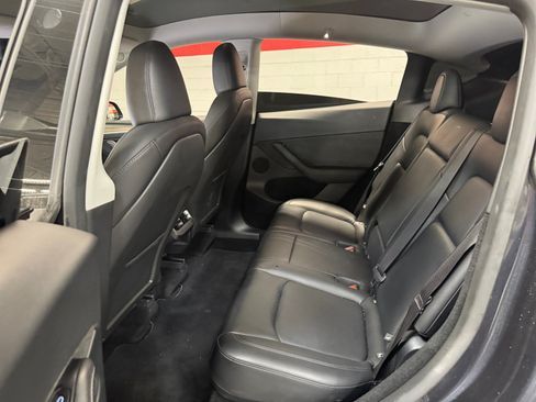 Used 2025 Tesla Model Y Long Range RWD image 17