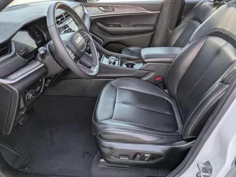 Used 2024 Jeep Grand Cherokee Limited 4xe image 12