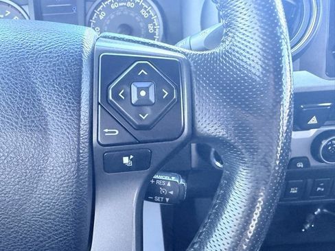 Used 2017 Toyota Tacoma TRD Off-Road image 11