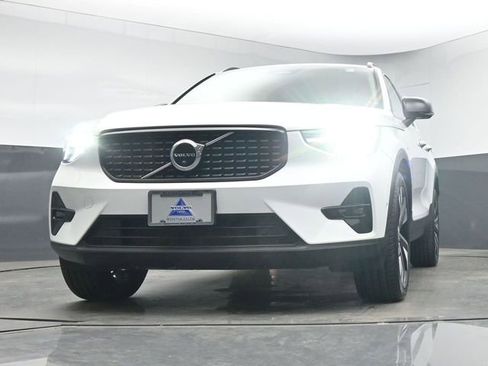 Used 2023 Volvo XC40 B5 Plus w/ Driver Assist Package AWD/4WD image 39