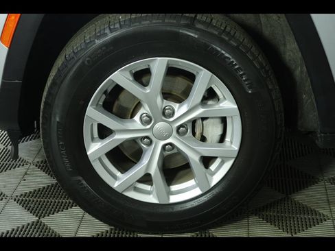 Used 2023 Jeep Grand Cherokee Limited AWD/4WD image 8
