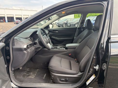 Used 2024 Nissan Altima 2.5 SV image 10