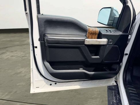 Used 2019 Ford F150 Lariat w/ Equipment Group 502A Luxury AWD/4WD image 17