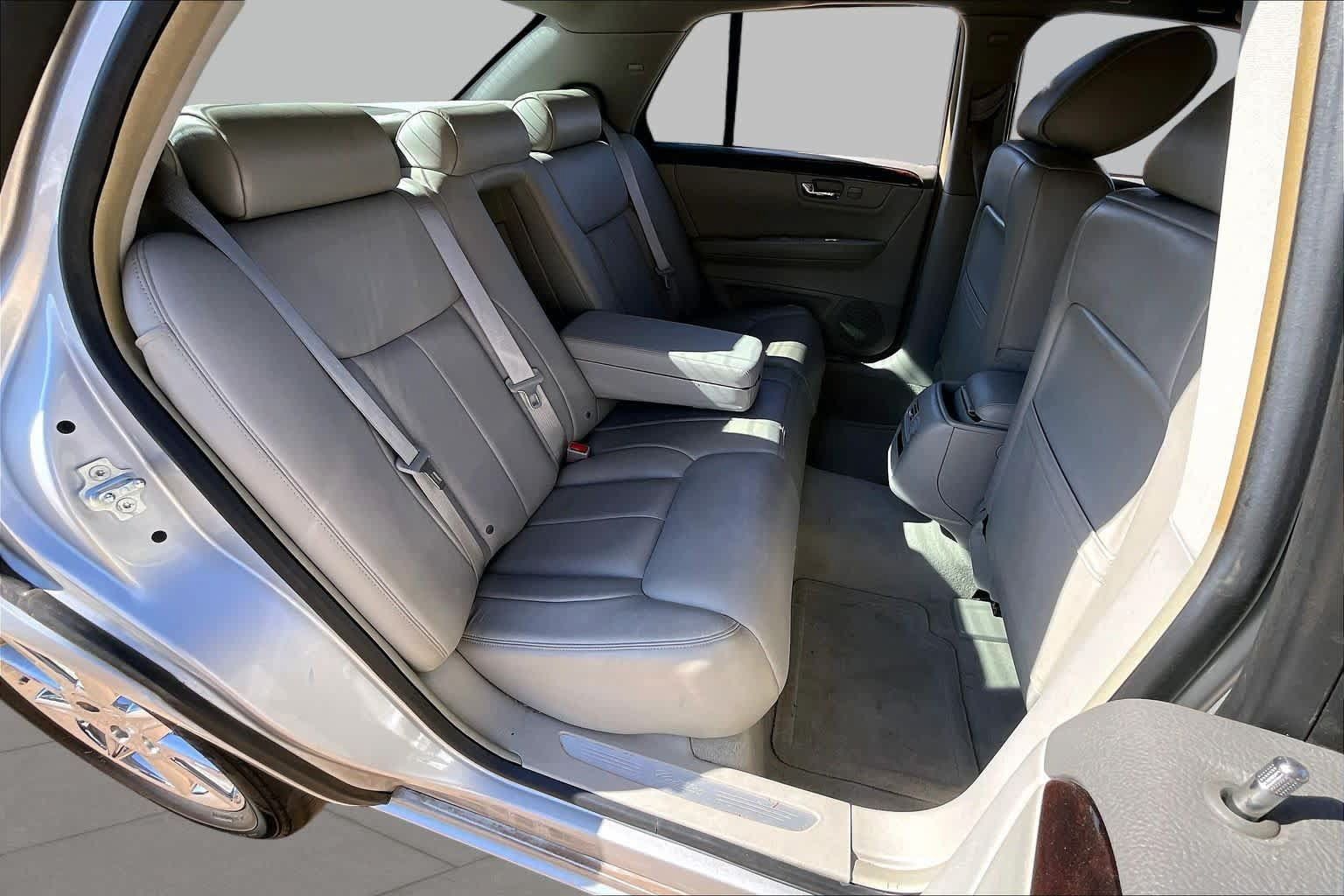 Used 2011 Cadillac DTS Luxury FWD image 18