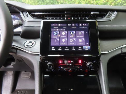 Certified 2024 Jeep Grand Cherokee Altitude image 17