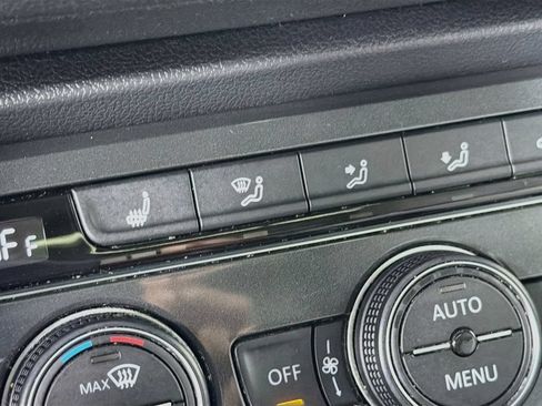 Used 2018 Volkswagen Tiguan SEL AWD/4WD image 21
