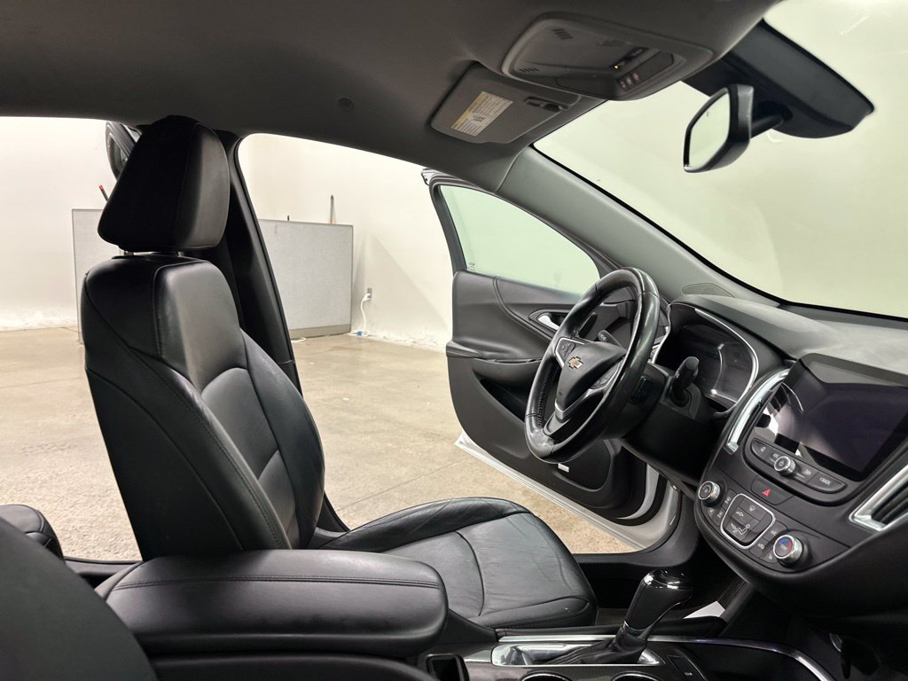Used 2018 Chevrolet Malibu LT w/ Leather Package FWD image 20