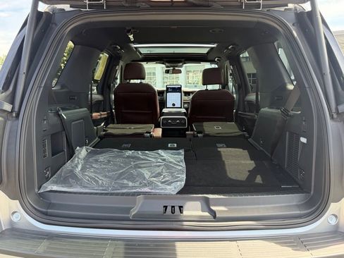 Used 2023 Ford Expedition Limited AWD/4WD image 5