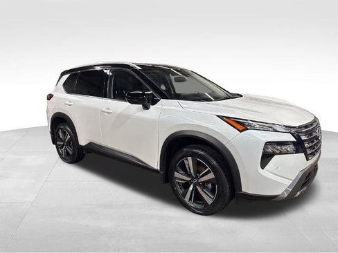 Certified 2025 Nissan Rogue SL FWD image 9