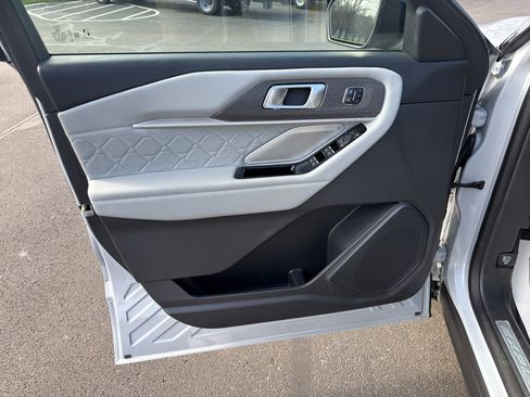Used 2025 Ford Explorer Platinum w/ Ultimate Package image 12