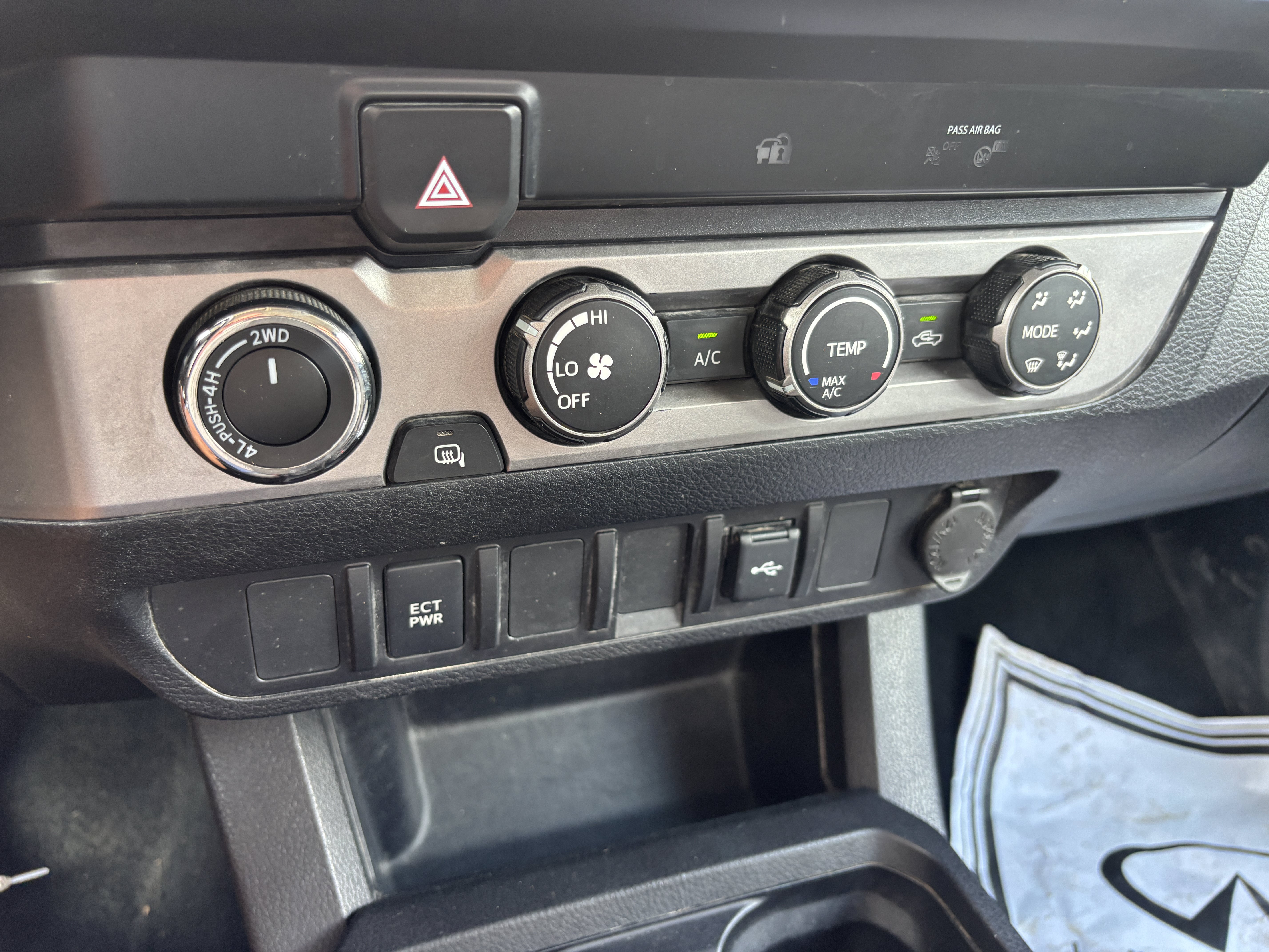 Used 2022 Toyota Tacoma SR AWD/4WD image 18