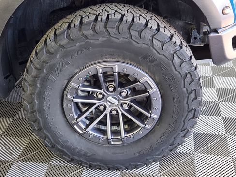 Used 2019 Ford F150 Raptor w/ Equipment Group 802A Luxury AWD/4WD image 9