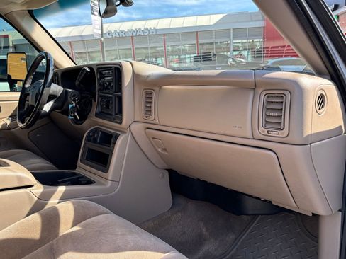 Used 2004 GMC Sierra 2500 SLE w/ Heavy-Duty Power Package AWD/4WD image 24
