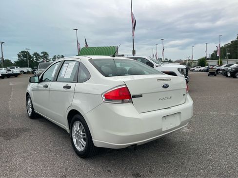 Used 2011 Ford Focus SE FWD image 7