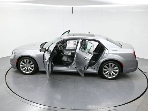 Used 2018 Chrysler 300 Limited w/ Safetytec Plus Group image 43
